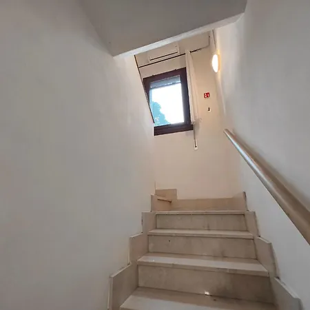 Διαμέρισμα Two-storey Flat With Garden In *