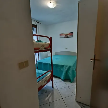 Two-storey Flat With Garden In * Rosolina Mare
